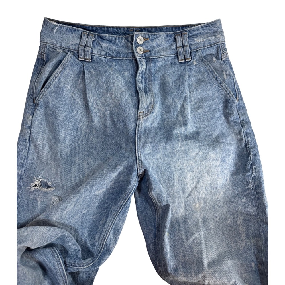 American Eagle Highest Rise Mom Jeans Size‎ 8 Light Wash Distressed Denim